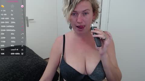 Snapshot of clittytastic chatting on 23, 10, 2025 Syl online show from 23, 10, 2025