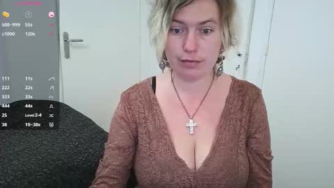 Snapshot of clittytastic chatting on 1, 12, 2025 Syl online show from 1, 12, 2025