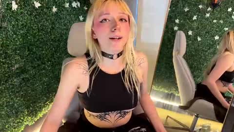  CLOE  online show from 17, 9, 2025