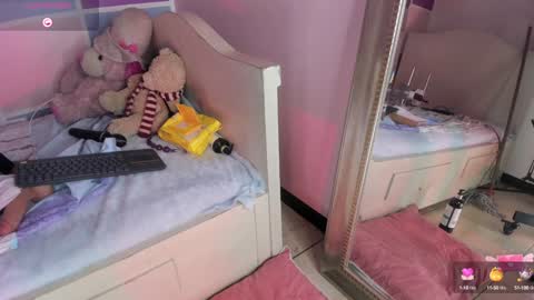 Snapshot of cloe_leeee chatting on 12, 12, 2024 Cloe Leeee online show from 12, 12, 2024