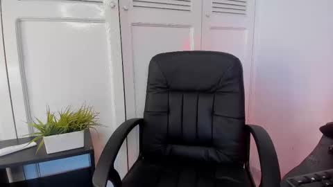 Snapshot of cloe_morningstarr chatting on 7, 10, 2025 Cloe online show from 7, 10, 2025