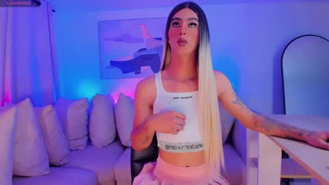 CLOE REMINTON online show from 4, 1, 2025