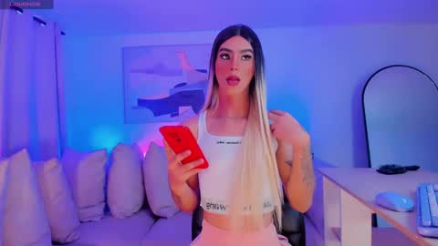 CLOE REMINTON online show from 4, 1, 2025