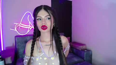 Snapshot of cloe_roouse chatting on 4, 3, 2025 Cloe online show from 4, 3, 2025
