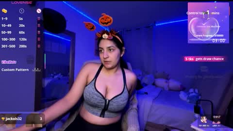 Snapshot of cloe_small08 chatting on 8, 10, 2025 cloe small online show from 8, 10, 2025