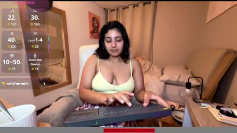 Snapshot of cloe_small08 chatting on 13, 10, 2025 cloe small online show from 13, 10, 2025