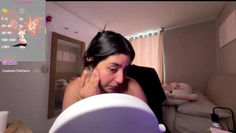 Snapshot of cloe_small08 chatting on 19, 10, 2025 cloe small online show from 19, 10, 2025