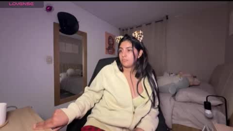 Snapshot of cloe_small08 chatting on 23, 10, 2025 cloe small online show from 23, 10, 2025