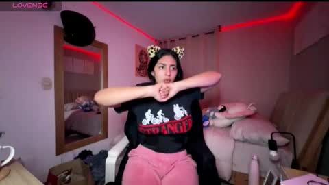 Snapshot of cloe_small08 chatting on 25, 10, 2025 cloe small online show from 25, 10, 2025