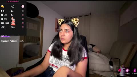 Snapshot of cloe_small08 chatting on 27, 10, 2025 cloe small online show from 27, 10, 2025