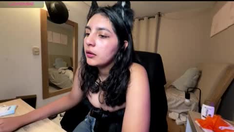 Snapshot of cloe_small08 chatting on 30, 10, 2025 cloe small online show from 30, 10, 2025