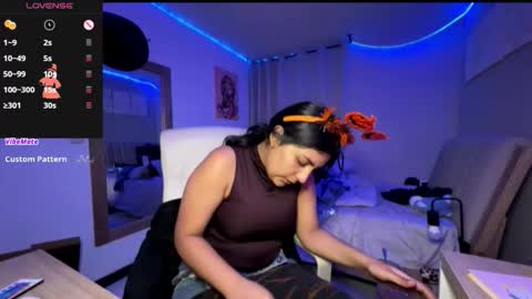 Snapshot of cloe_small08 chatting on 31, 10, 2025 cloe small online show from 31, 10, 2025