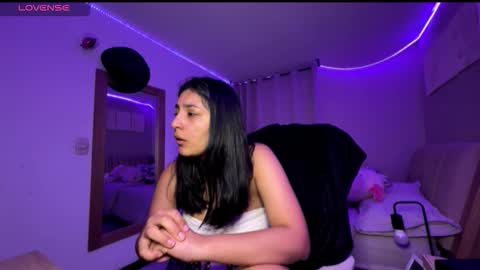 Snapshot of cloe_small08 chatting on 4, 11, 2025 cloe small online show from 4, 11, 2025