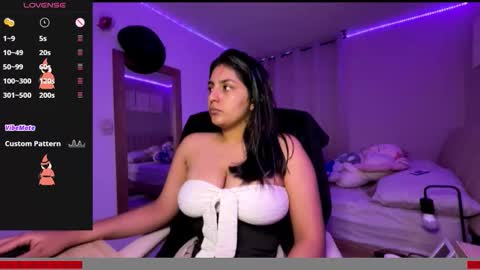 Snapshot of cloe_small08 chatting on 5, 11, 2025 cloe small online show from 5, 11, 2025