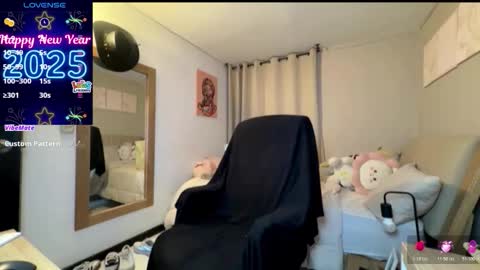 Snapshot of cloe_small08 chatting on 15, 11, 2025 cloe small online show from 15, 11, 2025