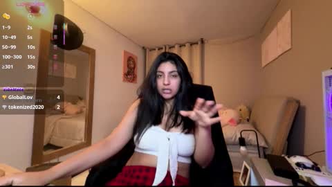 Snapshot of cloe_small08 chatting on 24, 11, 2025 cloe small online show from 24, 11, 2025