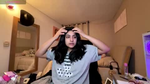 Snapshot of cloe_small08 chatting on 28, 11, 2025 cloe small online show from 28, 11, 2025