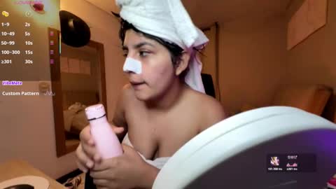 Snapshot of cloe_small08 chatting on 4, 12, 2025 cloe small online show from 4, 12, 2025