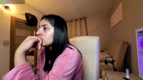 Snapshot of cloe_small08 chatting on 18, 12, 2025 cloe small online show from 18, 12, 2025