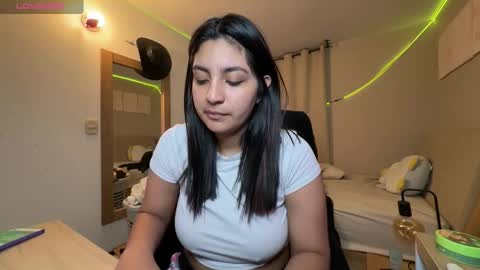 Snapshot of cloe_small08 chatting on 23, 12, 2025 cloe small online show from 23, 12, 2025