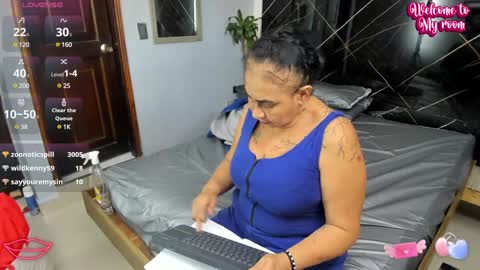 Snapshot of cloee_rabbyt chatting on 12, 1, 2025 CLOE online show from 12, 1, 2025