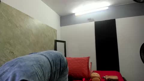 Snapshot of cloee_rabbyt chatting on 17, 12, 2025 CLOE online show from 17, 12, 2025