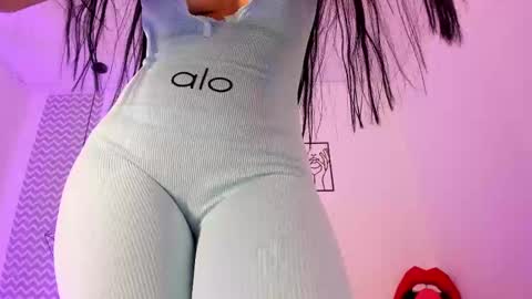 Snapshot of cloehonney chatting on 31, 10, 2025 cloe online show from 31, 10, 2025