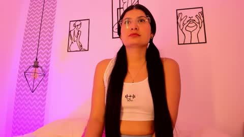 Snapshot of cloehonney chatting on 20, 11, 2025 cloe online show from 20, 11, 2025