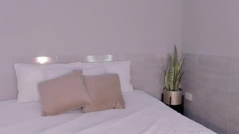 Snapshot of cloehsmiith chatting on 5, 11, 2025 Chloe Smith online show from 5, 11, 2025