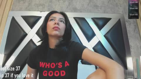 lady cloe person online show from 8, 4, 2026