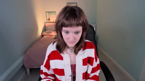 Snapshot of clover_red chatting on 2, 12, 2024 Clover follow me online show from 2, 12, 2024