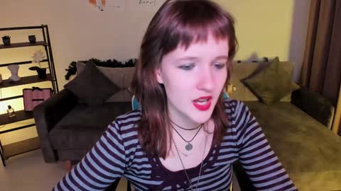 Snapshot of clover_red chatting on 13, 12, 2024 Clover follow me online show from 13, 12, 2024