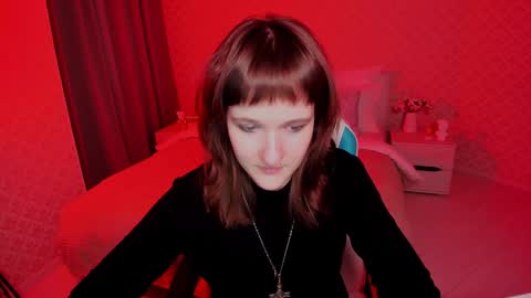 Snapshot of clover_red chatting on 15, 12, 2024 Clover follow me online show from 15, 12, 2024