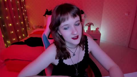 Snapshot of clover_red chatting on 20, 12, 2024 Clover follow me online show from 20, 12, 2024