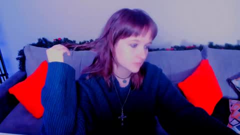 Snapshot of clover_red chatting on 4, 1, 2025 Clover follow me online show from 4, 1, 2025