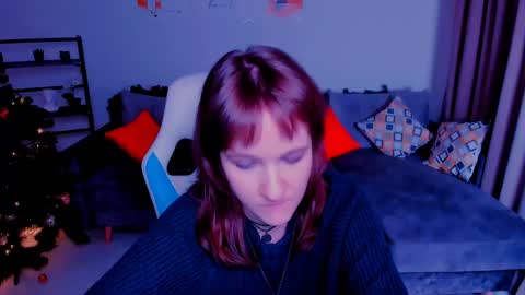 Snapshot of clover_red chatting on 4, 1, 2025 Clover follow me online show from 4, 1, 2025