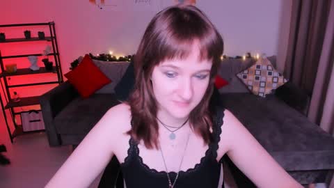 Snapshot of clover_red chatting on 5, 1, 2025 Clover follow me online show from 5, 1, 2025