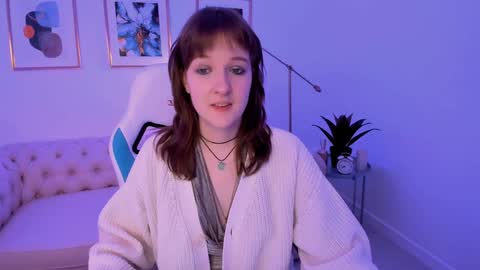 Snapshot of clover_red chatting on 24, 1, 2025 Clover follow me online show from 24, 1, 2025