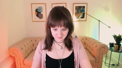 Snapshot of clover_red chatting on 28, 1, 2025 Clover follow me online show from 28, 1, 2025