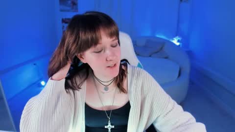 Snapshot of clover_red chatting on 30, 1, 2025 Clover follow me online show from 30, 1, 2025