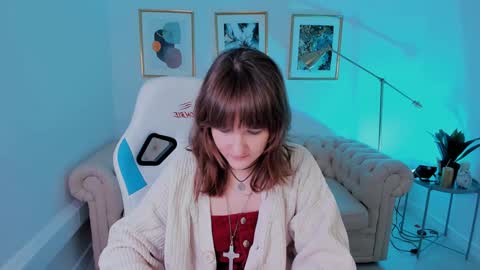 Snapshot of clover_red chatting on 4, 2, 2025 Clover follow me online show from 4, 2, 2025