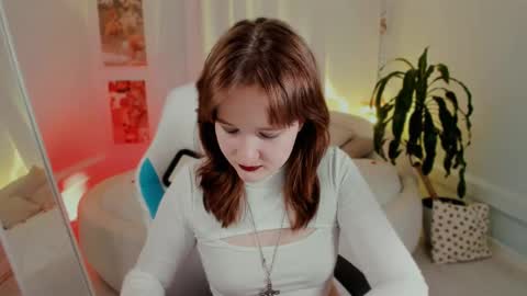 Snapshot of clover_red chatting on 23, 2, 2025 Clover follow me online show from 23, 2, 2025