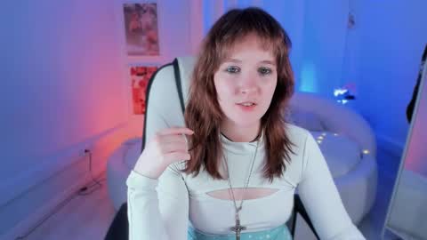 Snapshot of clover_red chatting on 4, 3, 2025 Clover follow me online show from 4, 3, 2025