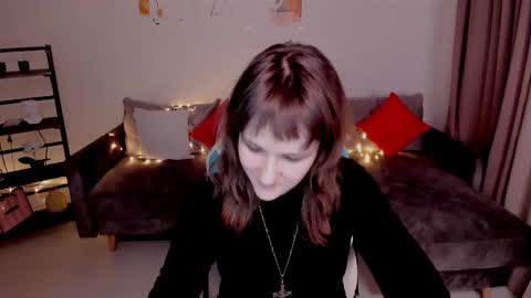 Snapshot of clover_red chatting on 8, 3, 2025 Clover follow me online show from 8, 3, 2025