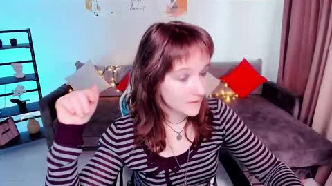 Snapshot of clover_red chatting on 9, 3, 2025 Clover follow me online show from 9, 3, 2025