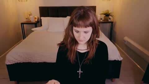 Snapshot of clover_red chatting on 15, 9, 2025 Clover follow me online show from 15, 9, 2025