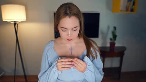 Snapshot of cloverhewell chatting on 16, 12, 2024 Hi everybody Im Lily Today is my first day here Lets get acquainted online show from 16, 12, 2024