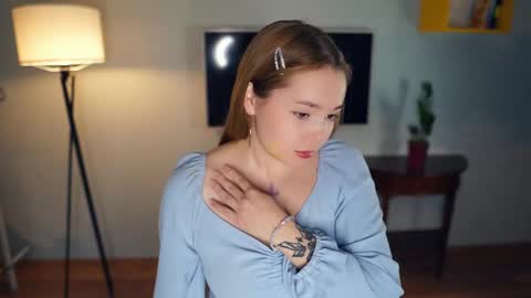 Snapshot of cloverhewell chatting on 17, 12, 2024 Hi everybody Im Lily Today is my first day here Lets get acquainted online show from 17, 12, 2024