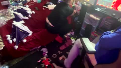 Snapshot of cock_n_creamz_n_wet_dreamz chatting on 14, 12, 2024 COCK N CREAMZ WET DREAMZ online show from 14, 12, 2024