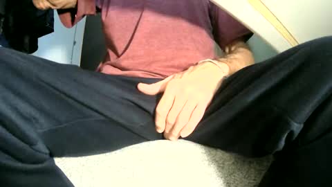 Snapshot of cockneegeezer chatting on 5, 1, 2025 Ask me online show from 5, 1, 2025